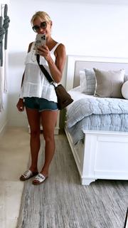 Yanina Latorre feet photo thumbnail