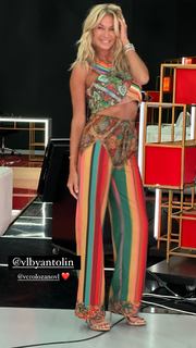 Yanina Latorre feet photo thumbnail