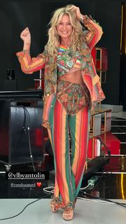 Yanina Latorre feet photo thumbnail