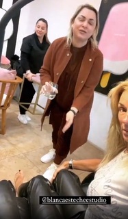 Yanina Latorre feet photo thumbnail