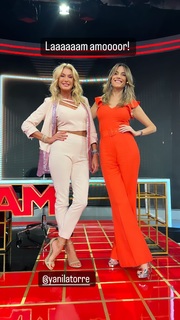 Yanina Latorre feet photo thumbnail