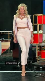 Yanina Latorre feet photo thumbnail