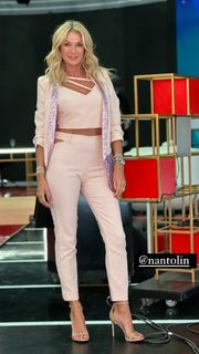 Yanina Latorre feet photo thumbnail