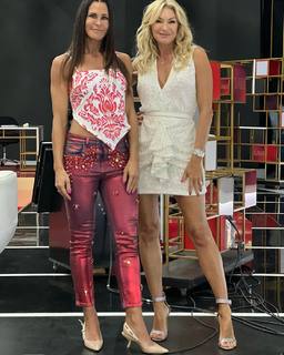 Yanina Latorre feet photo thumbnail