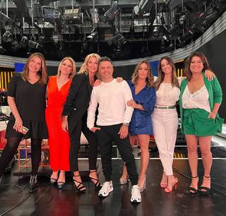 Yanina Latorre feet photo thumbnail