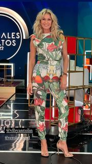 Yanina Latorre feet photo thumbnail