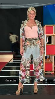 Yanina Latorre feet photo thumbnail