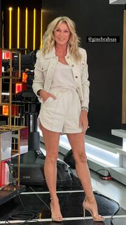 Yanina Latorre feet photo thumbnail