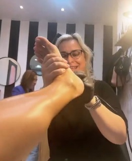 Yanina Latorre feet photo thumbnail