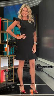 Yanina Latorre feet photo thumbnail