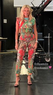 Yanina Latorre feet photo thumbnail