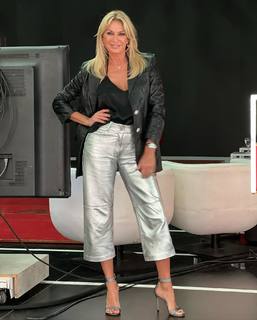 Yanina Latorre feet photo thumbnail