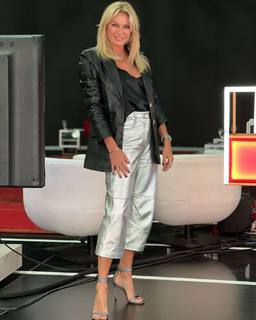 Yanina Latorre feet photo thumbnail