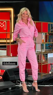 Yanina Latorre feet photo thumbnail