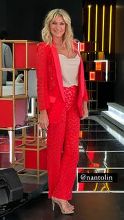 Yanina Latorre feet photo thumbnail