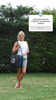 Yanina Latorre feet photo thumbnail