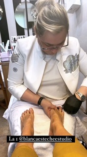 Yanina Latorre feet photo thumbnail