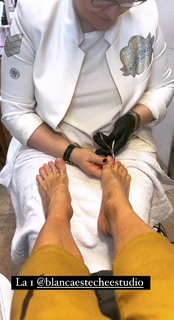 Yanina Latorre feet photo thumbnail