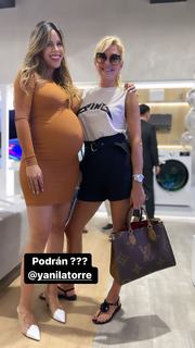 Yanina Latorre feet photo thumbnail