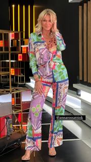 Yanina Latorre feet photo thumbnail