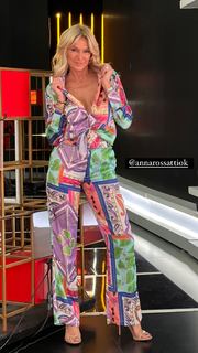 Yanina Latorre feet photo thumbnail