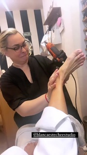 Yanina Latorre feet photo thumbnail