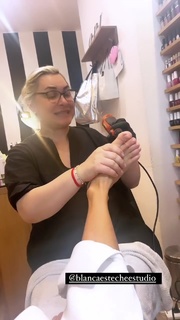 Yanina Latorre feet photo thumbnail