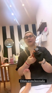 Yanina Latorre feet photo thumbnail