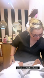 Yanina Latorre feet photo thumbnail