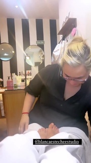 Yanina Latorre feet photo thumbnail