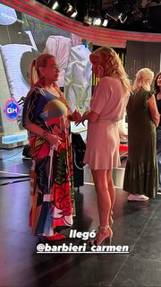 Yanina Latorre feet photo thumbnail