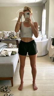 Yanina Latorre feet photo thumbnail