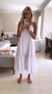 Yanina Latorre feet photo thumbnail