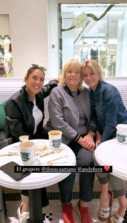 Yanina Latorre feet photo thumbnail