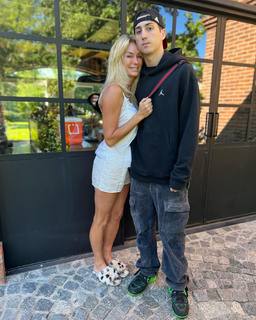 Yanina Latorre feet photo thumbnail