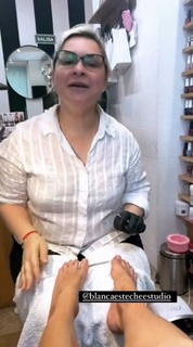 Yanina Latorre feet photo thumbnail