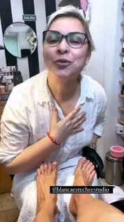 Yanina Latorre feet photo thumbnail