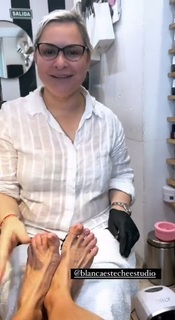 Yanina Latorre feet photo thumbnail