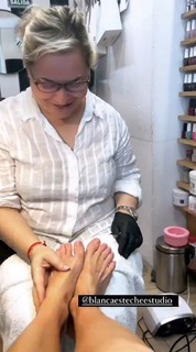 Yanina Latorre feet photo thumbnail