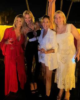 Yanina Latorre feet photo thumbnail