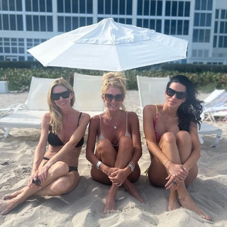 Yanina Latorre feet photo thumbnail