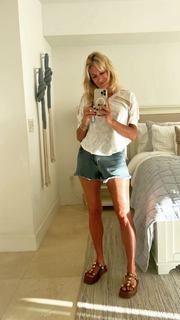 Yanina Latorre feet photo thumbnail