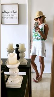 Yanina Latorre feet photo thumbnail