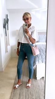 Yanina Latorre feet photo thumbnail