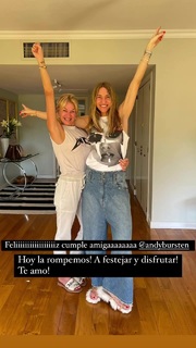 Yanina Latorre feet photo thumbnail