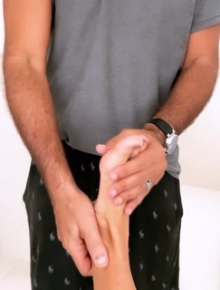 Yanina Latorre feet photo thumbnail