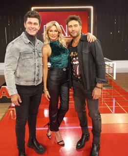 Yanina Latorre feet photo thumbnail