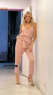 Yanina Latorre feet photo thumbnail