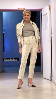 Yanina Latorre feet photo thumbnail