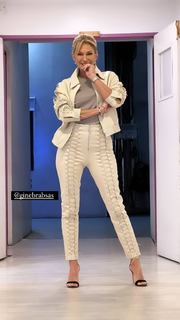 Yanina Latorre feet photo thumbnail